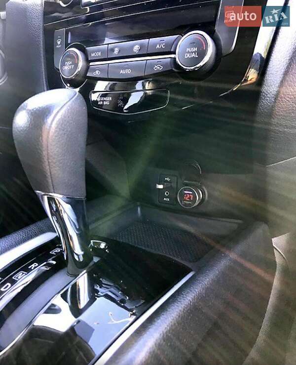 Позашляховик / Кросовер Nissan Rogue 2015 в Черкасах