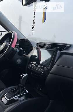 Внедорожник / Кроссовер Nissan Rogue 2017 в Ивано-Франковске