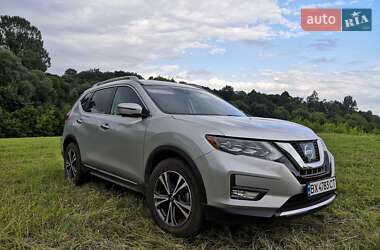 Внедорожник / Кроссовер Nissan Rogue 2017 в 