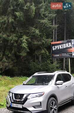 Внедорожник / Кроссовер Nissan Rogue 2017 в 