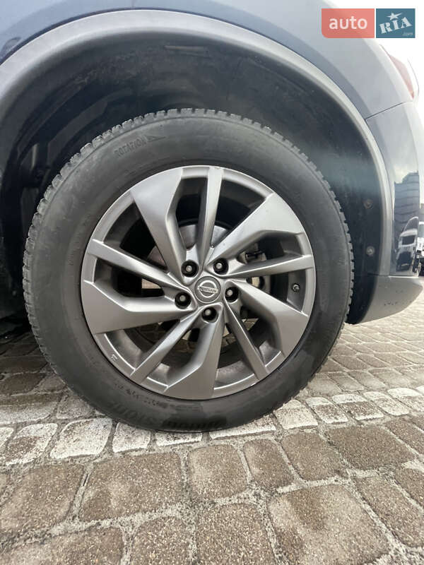 Позашляховик / Кросовер Nissan Rogue 2016 в Львові