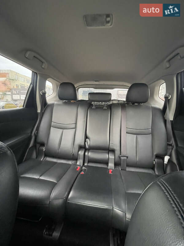 Позашляховик / Кросовер Nissan Rogue 2016 в Львові