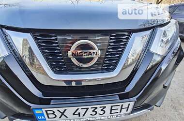 Внедорожник / Кроссовер Nissan Rogue 2017 в Деражне