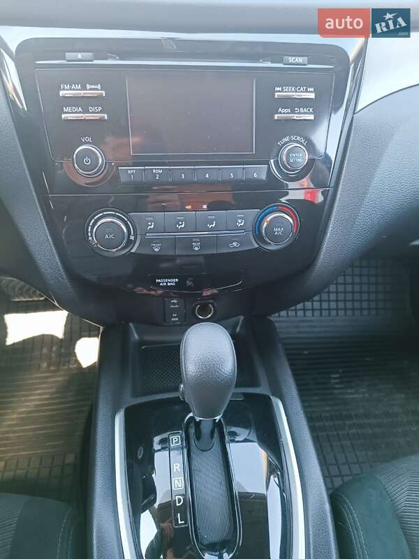 Внедорожник / Кроссовер Nissan Rogue 2015 в Львове