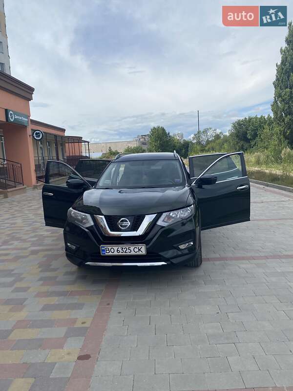 Внедорожник / Кроссовер Nissan Rogue 2018 в Тернополе