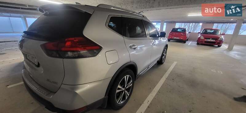 Внедорожник / Кроссовер Nissan Rogue 2016 в Черновцах