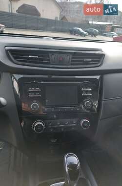 Внедорожник / Кроссовер Nissan Rogue 2016 в Черкассах