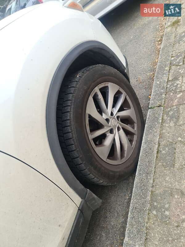 Внедорожник / Кроссовер Nissan Rogue 2014 в Черновцах