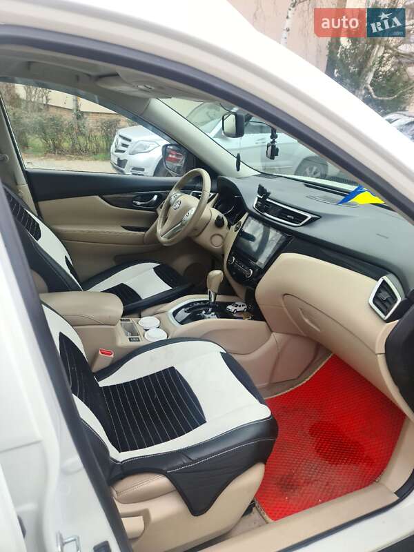 Внедорожник / Кроссовер Nissan Rogue 2014 в Черновцах