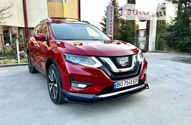 Внедорожник / Кроссовер Nissan Rogue 2017 в Тернополе