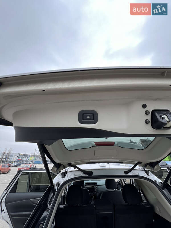 Внедорожник / Кроссовер Nissan Rogue 2019 в Киеве