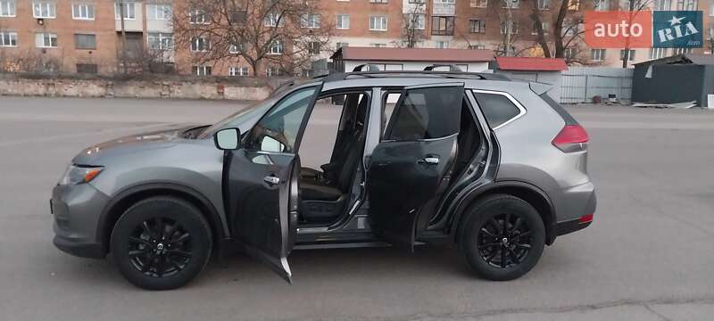 Позашляховик / Кросовер Nissan Rogue 2017 в Томашполі