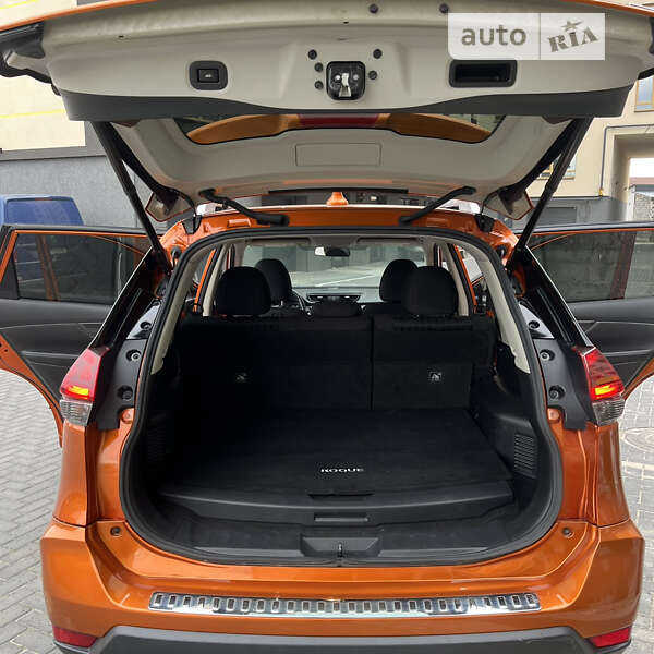 Внедорожник / Кроссовер Nissan Rogue 2018 в Ивано-Франковске