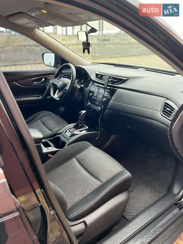 Позашляховик / Кросовер Nissan Rogue 2017 в Гайсину