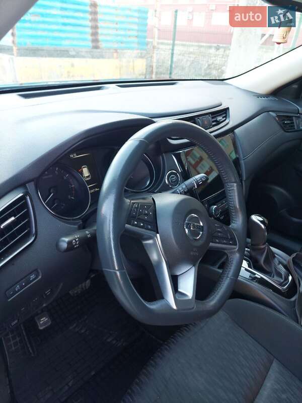 Внедорожник / Кроссовер Nissan Rogue 2017 в Запорожье