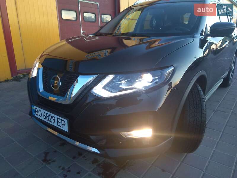 Внедорожник / Кроссовер Nissan Rogue 2017 в Виннице