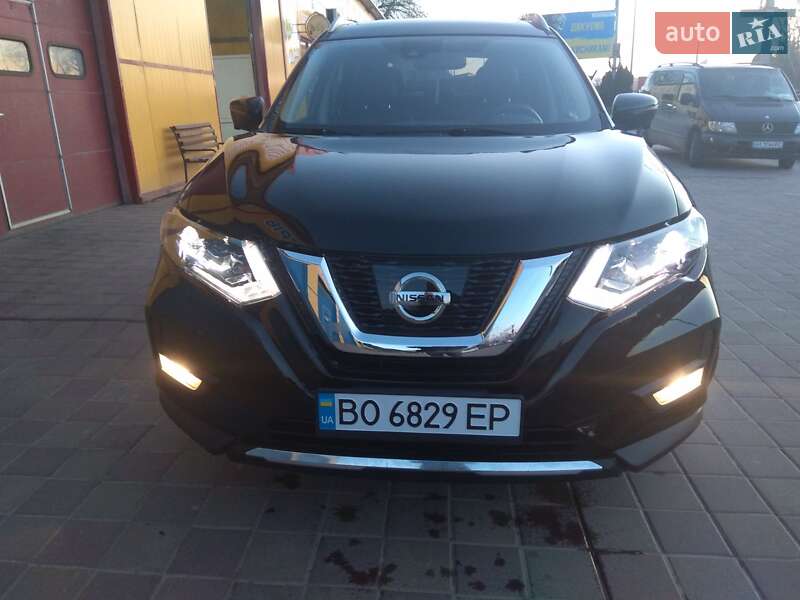 Внедорожник / Кроссовер Nissan Rogue 2017 в Виннице