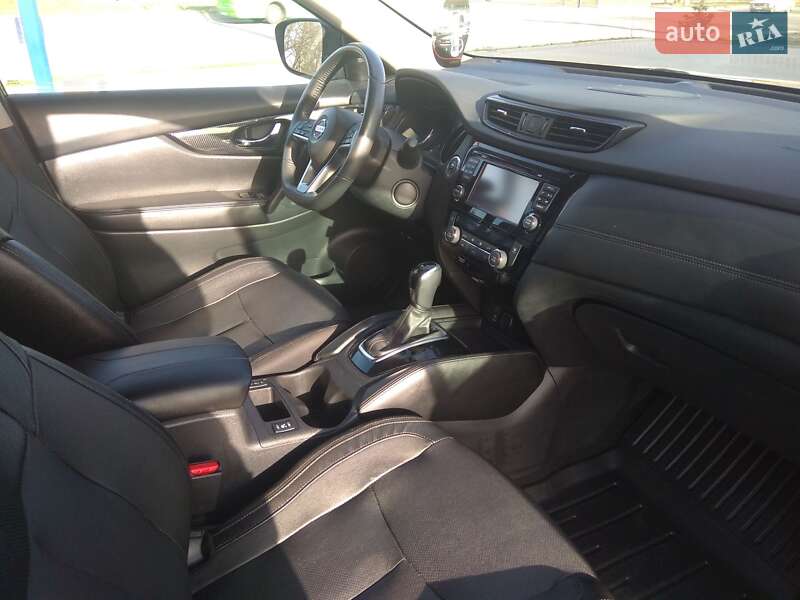 Внедорожник / Кроссовер Nissan Rogue 2017 в Виннице