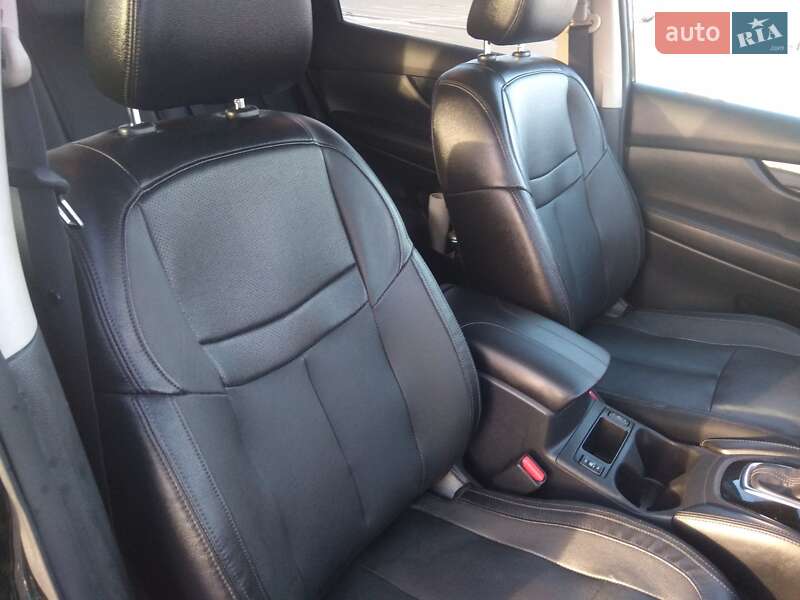 Внедорожник / Кроссовер Nissan Rogue 2017 в Виннице