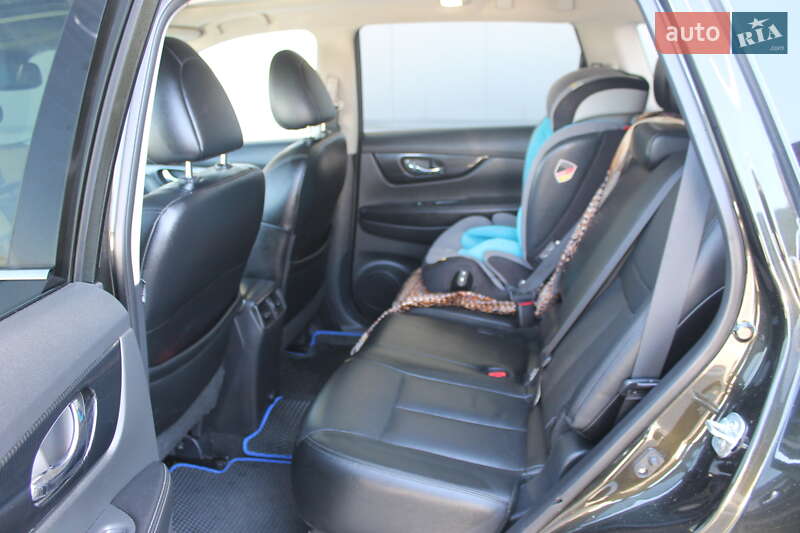 Позашляховик / Кросовер Nissan Rogue 2017 в Києві