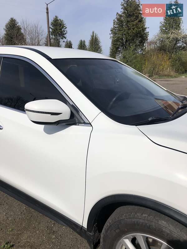 Позашляховик / Кросовер Nissan Rogue 2017 в Сокалі
