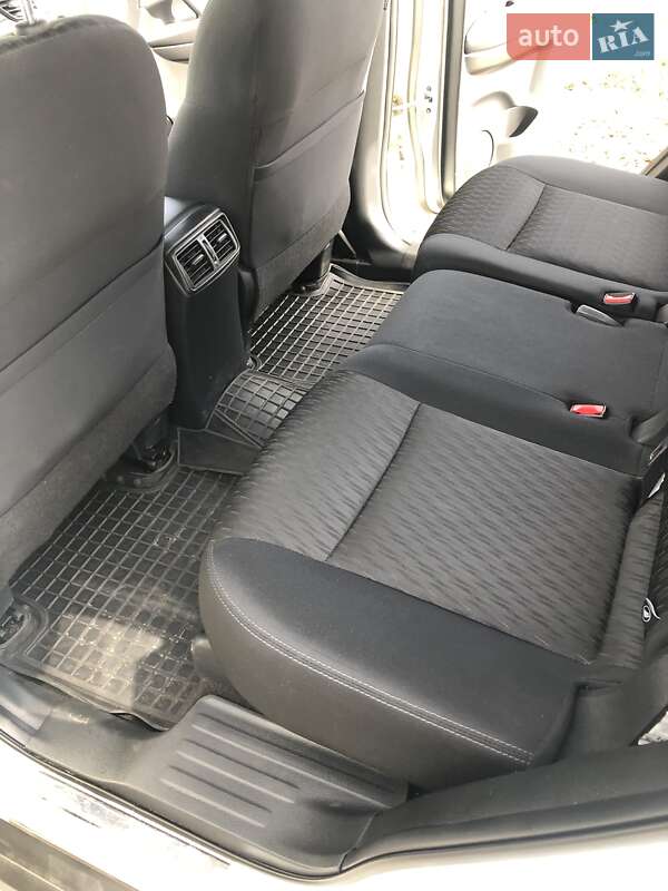 Позашляховик / Кросовер Nissan Rogue 2017 в Сокалі