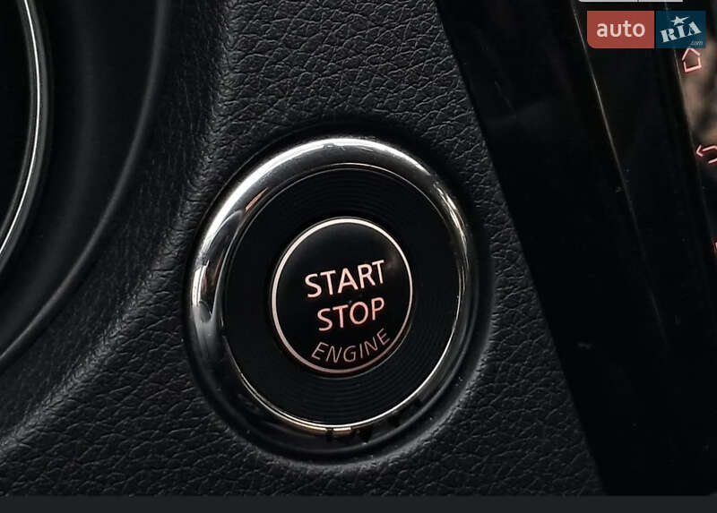 Позашляховик / Кросовер Nissan Rogue 2015 в Миколаєві