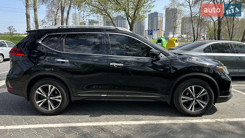 Позашляховик / Кросовер Nissan Rogue 2017 в Києві