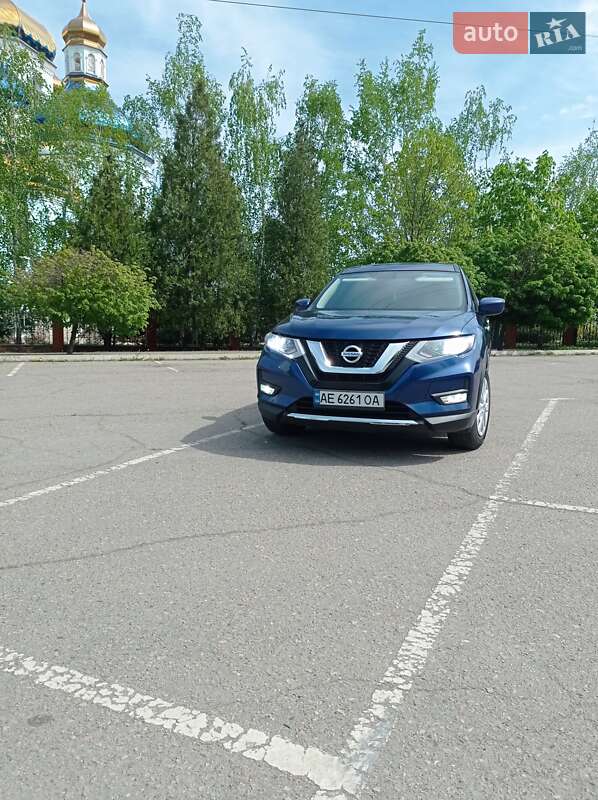 Внедорожник / Кроссовер Nissan Rogue 2017 в Кривом Роге