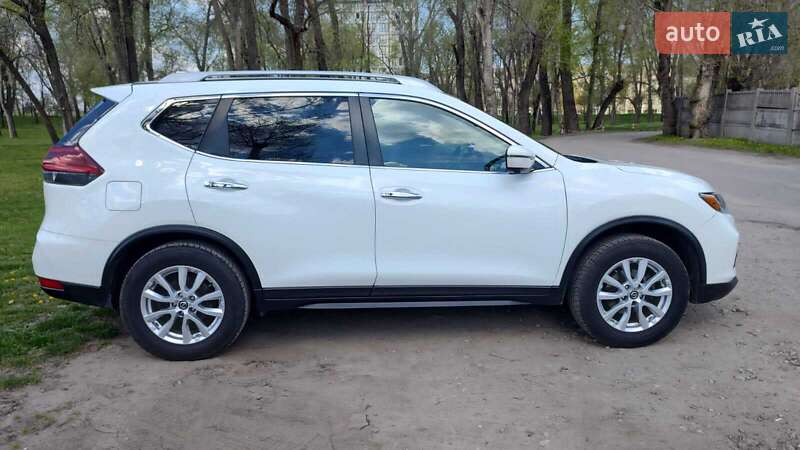 Внедорожник / Кроссовер Nissan Rogue 2018 в Запорожье