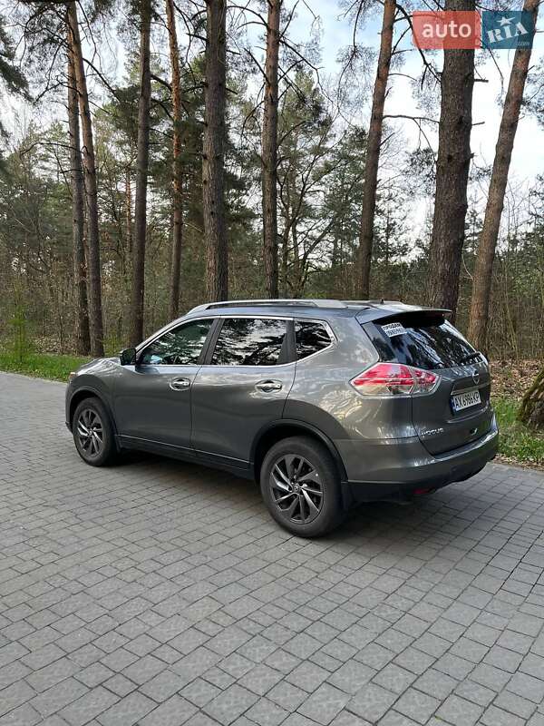 Внедорожник / Кроссовер Nissan Rogue 2016 в Харькове