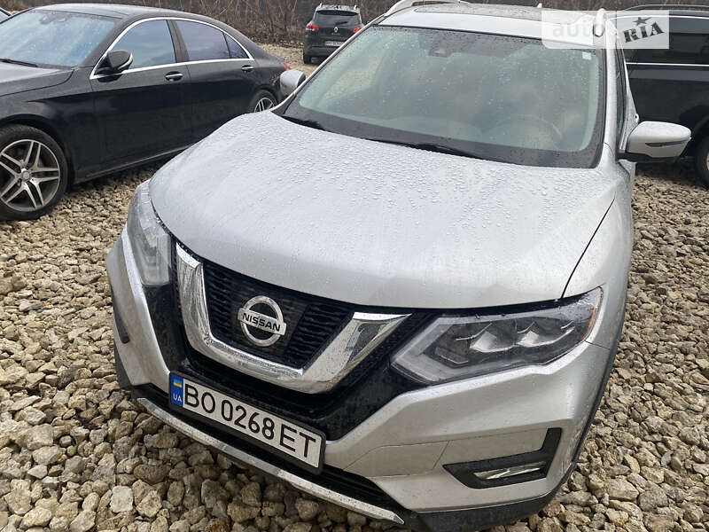 Внедорожник / Кроссовер Nissan Rogue 2017 в Тернополе