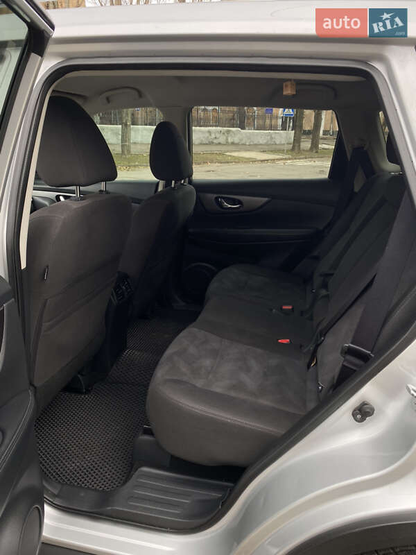 Позашляховик / Кросовер Nissan Rogue 2016 в Миколаєві