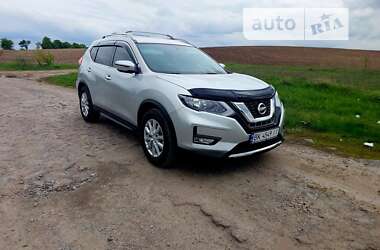 Внедорожник / Кроссовер Nissan Rogue 2017 в Дубно