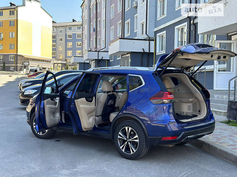 Внедорожник / Кроссовер Nissan Rogue 2017 в Ирпене