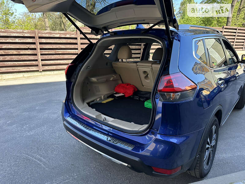 Внедорожник / Кроссовер Nissan Rogue 2017 в Ирпене