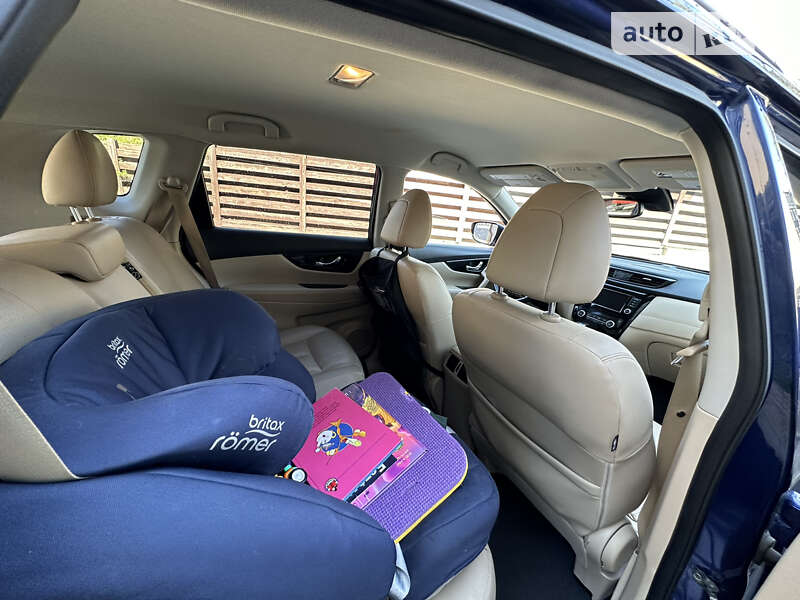 Внедорожник / Кроссовер Nissan Rogue 2017 в Ирпене