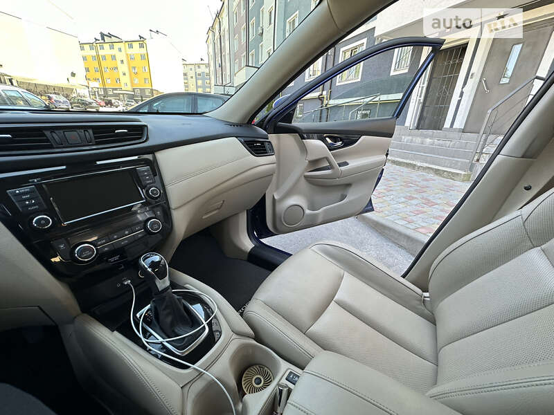 Внедорожник / Кроссовер Nissan Rogue 2017 в Ирпене