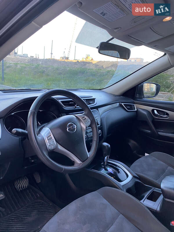 Внедорожник / Кроссовер Nissan Rogue 2016 в Ровно
