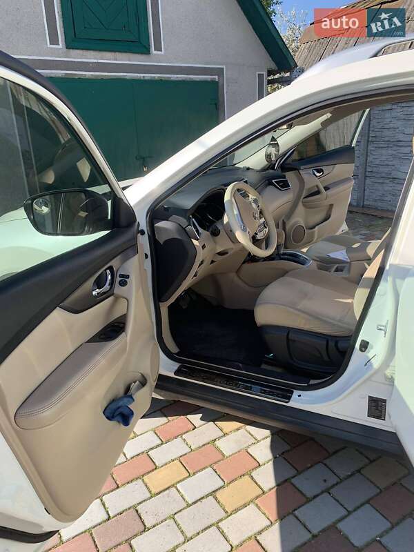 Позашляховик / Кросовер Nissan Rogue 2015 в Рокитному