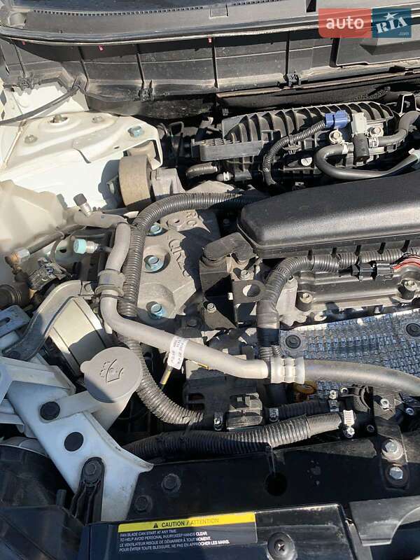 Позашляховик / Кросовер Nissan Rogue 2015 в Рокитному