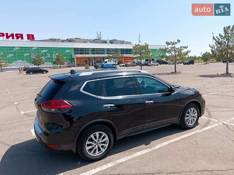 Позашляховик / Кросовер Nissan Rogue 2017 в Врадіївці