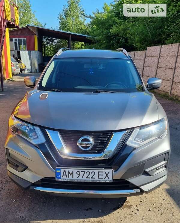Позашляховик / Кросовер Nissan Rogue 2017 в Коростишеві