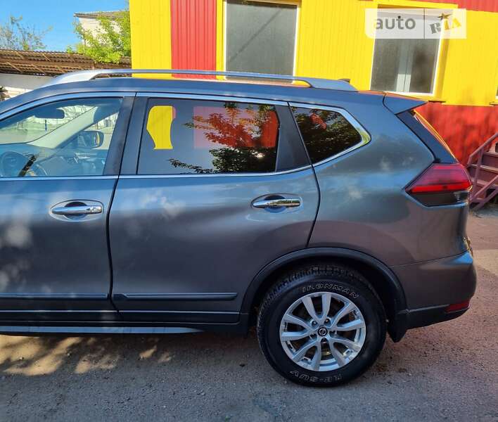 Позашляховик / Кросовер Nissan Rogue 2017 в Коростишеві