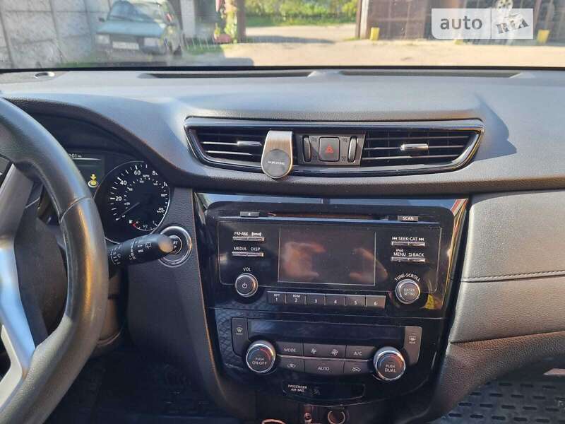 Позашляховик / Кросовер Nissan Rogue 2017 в Коростишеві