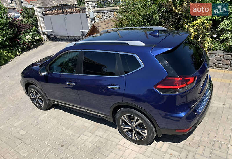 Внедорожник / Кроссовер Nissan Rogue 2017 в Ивано-Франковске