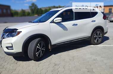 Внедорожник / Кроссовер Nissan Rogue 2017 в 