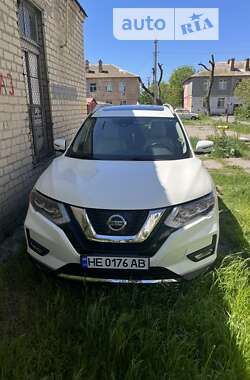 Внедорожник / Кроссовер Nissan Rogue 2017 в Очакове