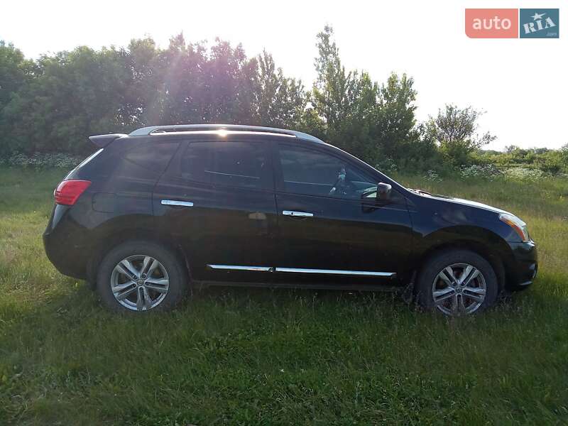 Внедорожник / Кроссовер Nissan Rogue 2013 в Зачепиловке