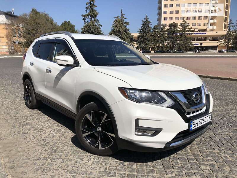 Внедорожник / Кроссовер Nissan Rogue 2016 в Черноморске